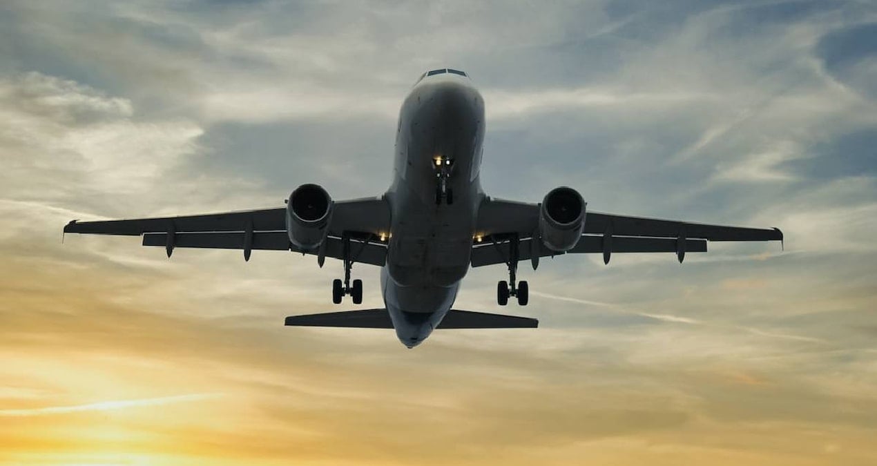 bir yolcu ucagi yangin suphesiyle acil inis yapti 6IsUqyIO