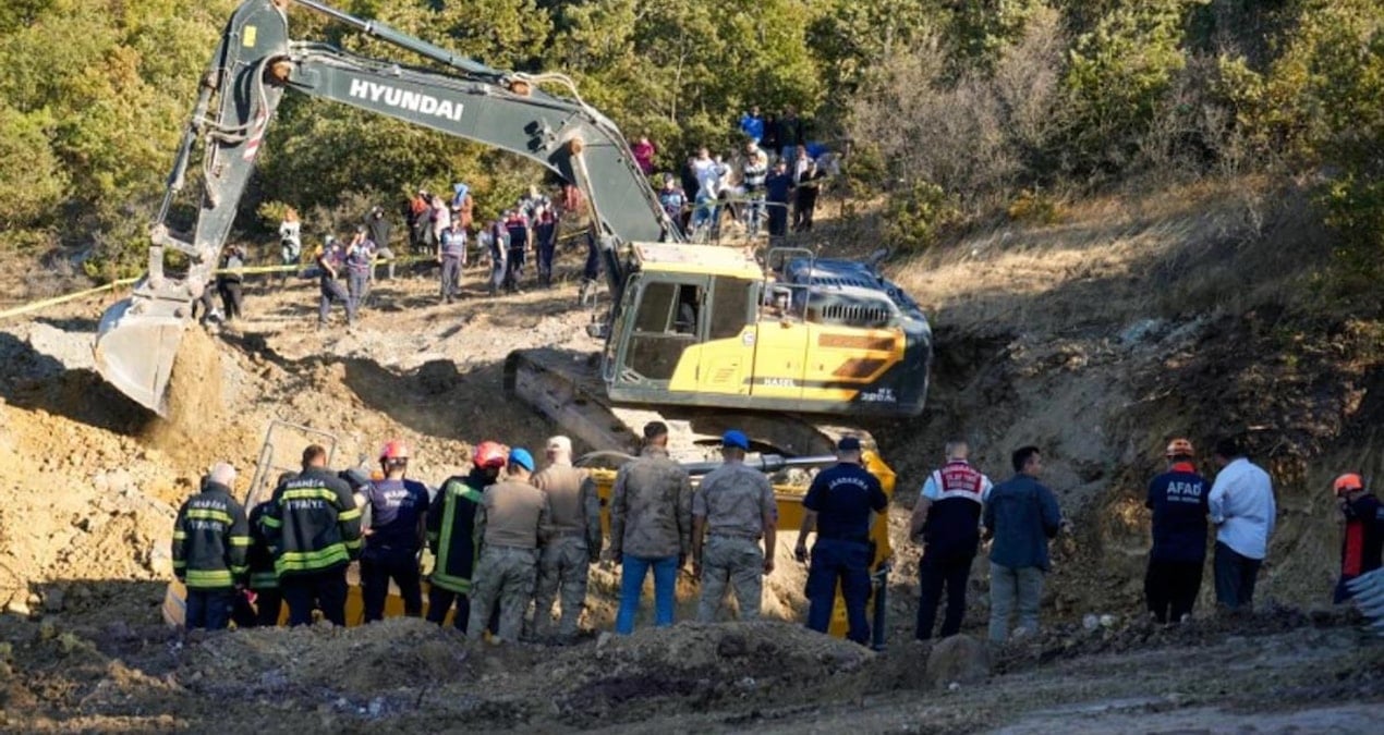 manisada kuyu kazarken gocuk altinda kalan iki kisi hayatini kaybetti cRmpbJvF