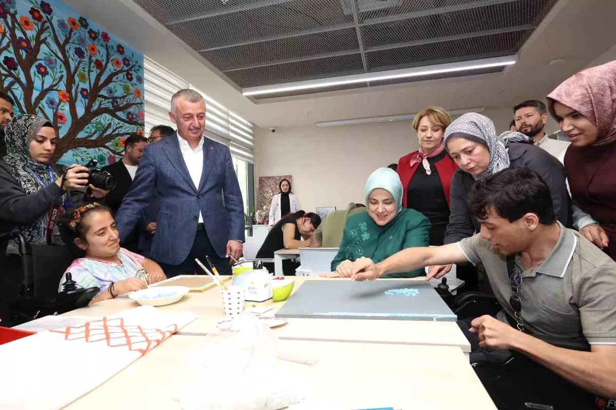 tugba isik ercan gonca engelsiz yasam merkezini ziyaret etti 3WNYAyG1