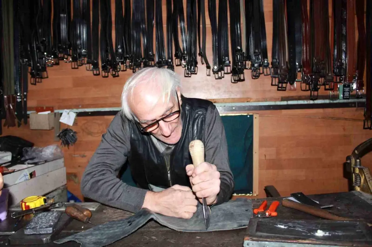 60 yildir saraciye meslegini surduren adam gecmisten gunumuze VmSjhZMi.jpg