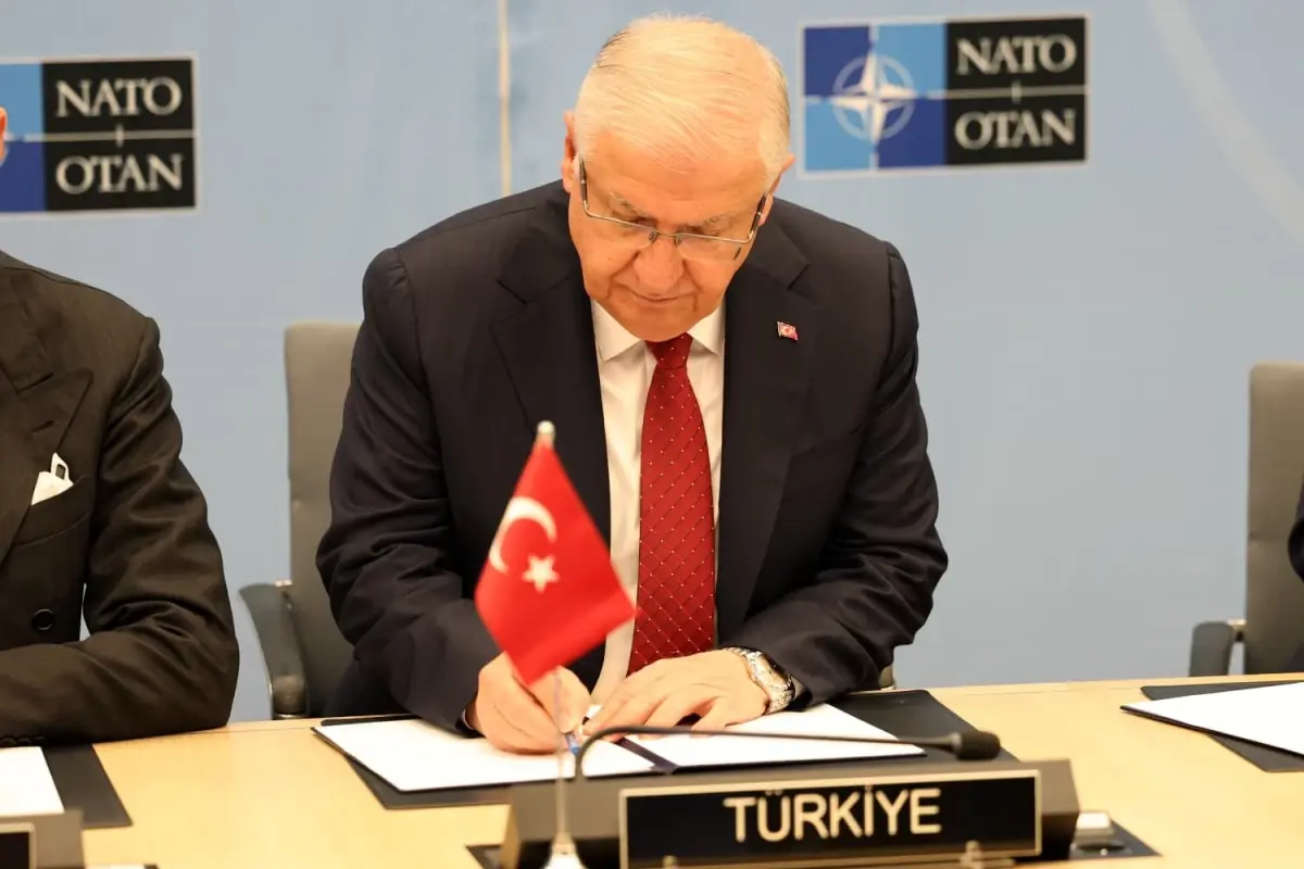 bakan guler nato zirvesinde 6z9nB7aC.jpg