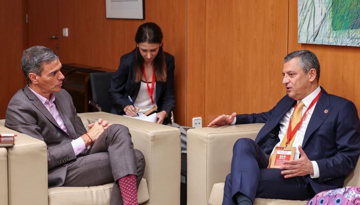 ozgur ozel ispanya basbakani sanchez ile gorustu gfFHaljT