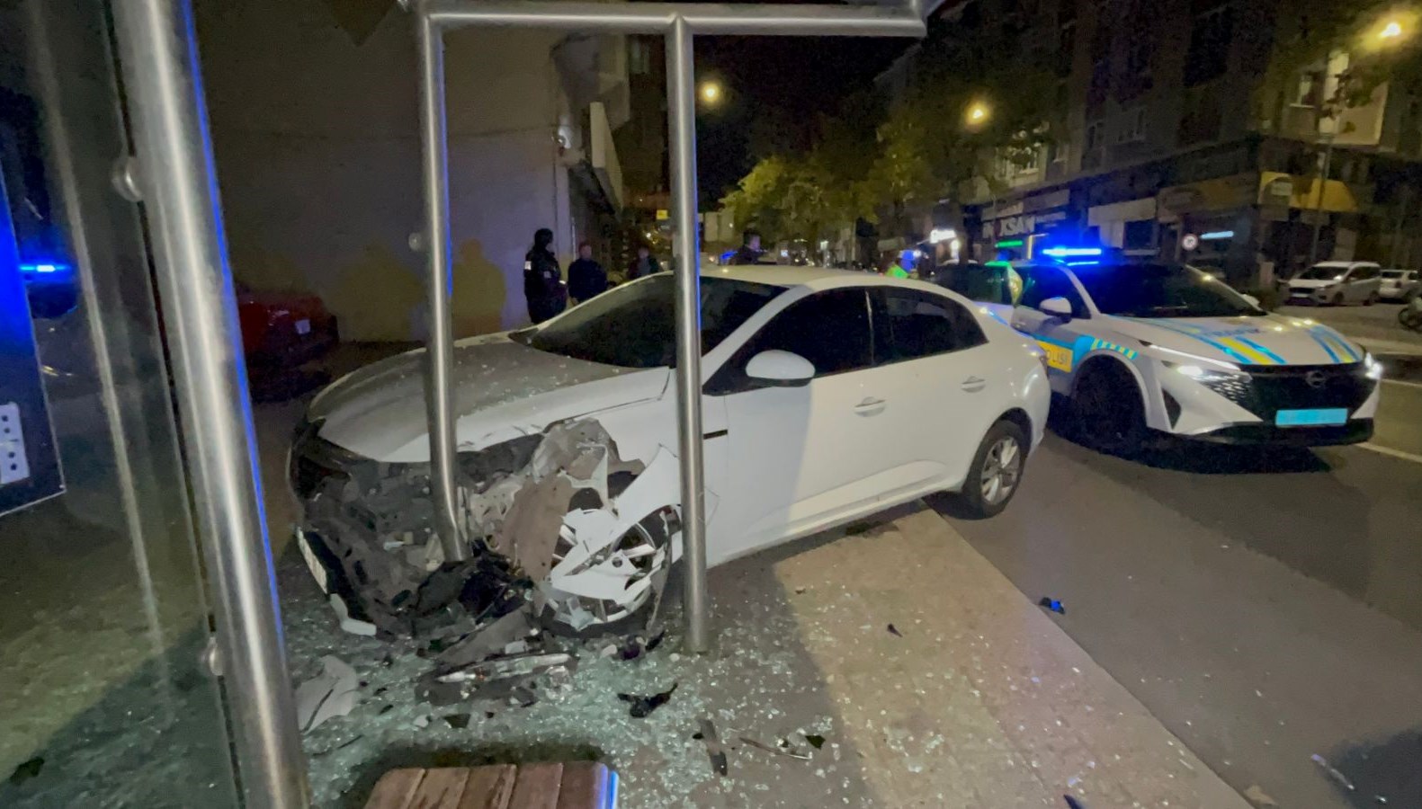 polisten kacan alkollu surucu duraga daldi hxJei5r3.jpg