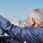 İran’ın Sürgündeki Prensine Domatesli Protesto