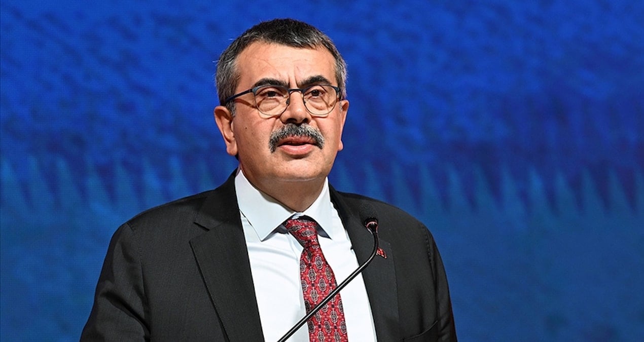 Tekin’in Çifte Standardı ve Mektup Yarışmaları Üzerindeki Etkisi